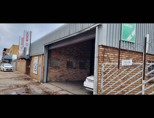 600M² WAREHOUSE FOR SALE IN KRUGERSDORP CENTRAL